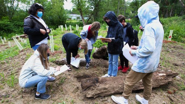 A photo of students participating in an outdoor education event sponsored by Friends of the Columbia Gorge